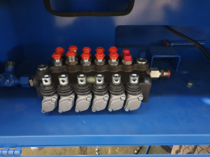 Гидрораспределитель шестисекционный LD 08 246000.GL